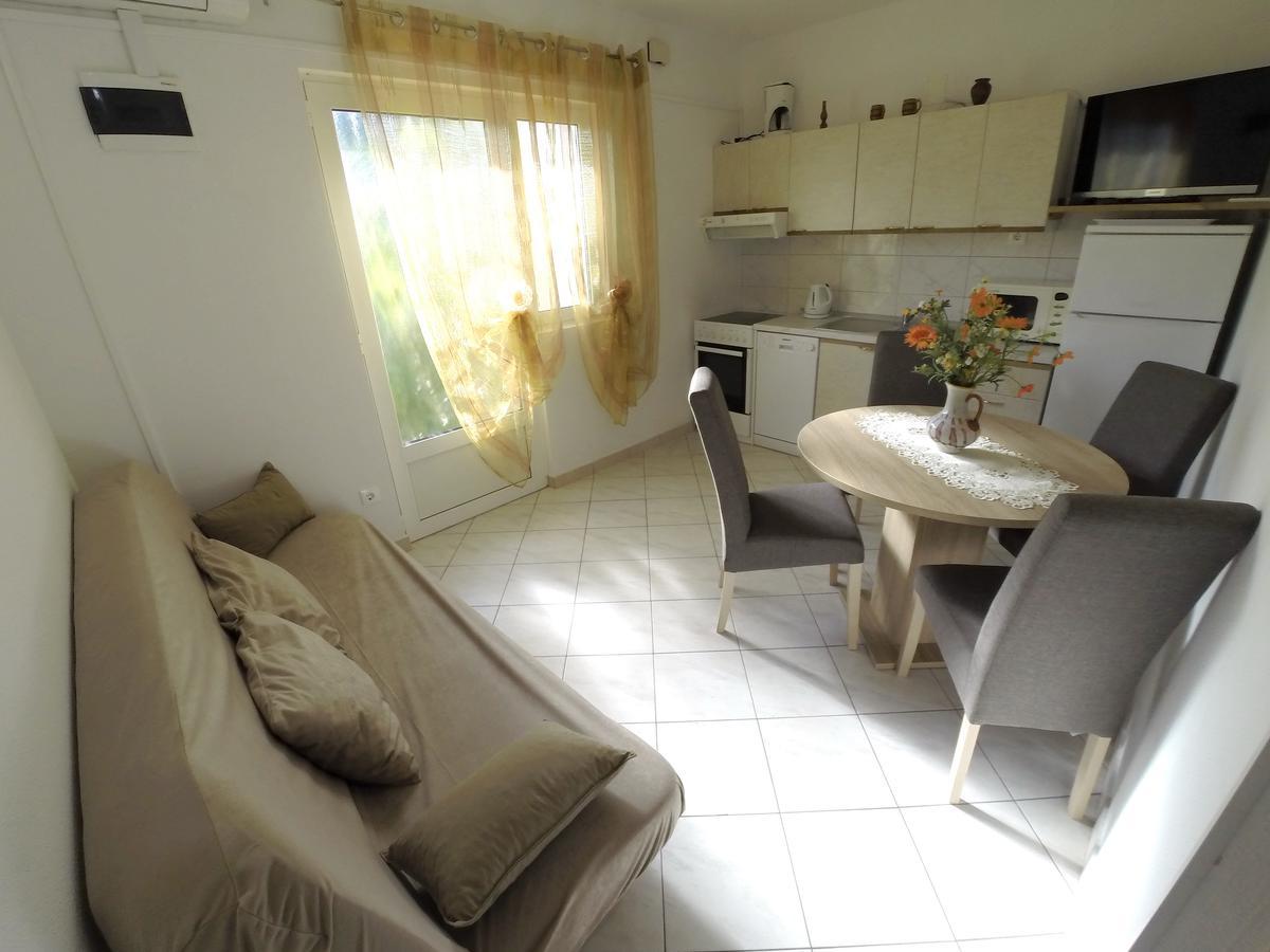 Apartments Ljiljana Трогир Экстерьер фото